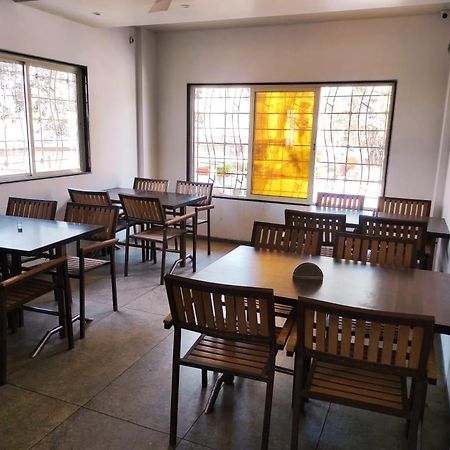 Hotel Manasi Inn Satara Ngoại thất bức ảnh