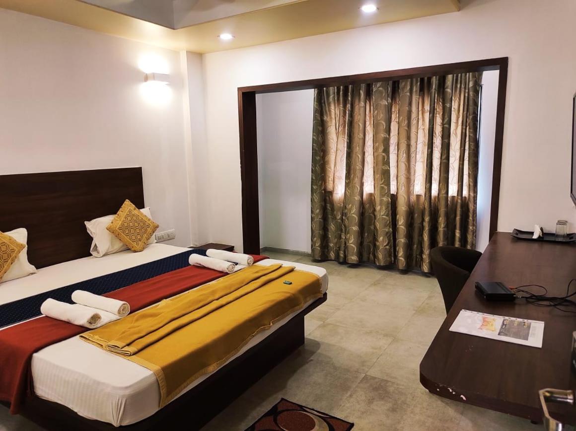 Hotel Manasi Inn Satara Ngoại thất bức ảnh