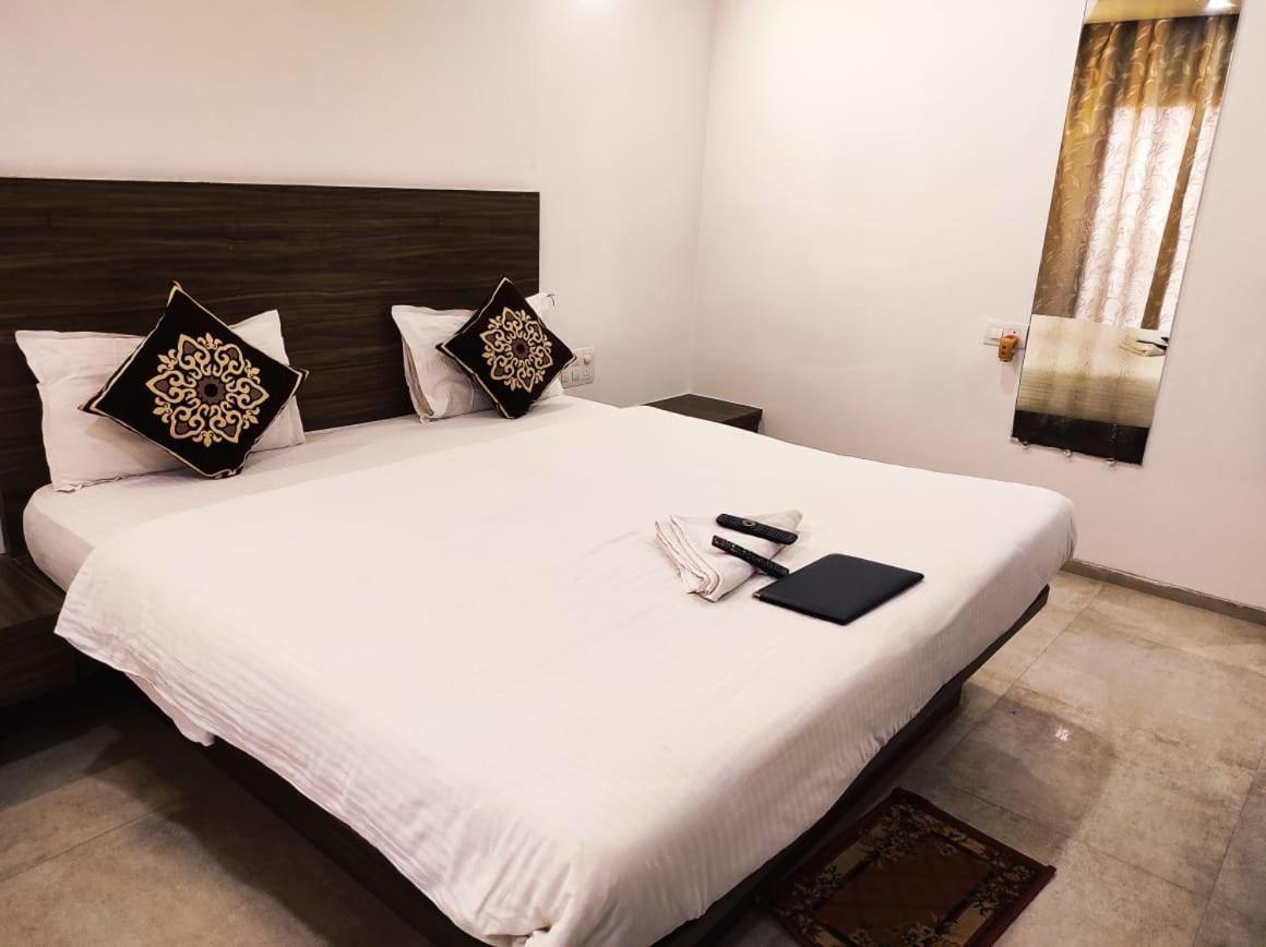 Hotel Manasi Inn Satara Ngoại thất bức ảnh
