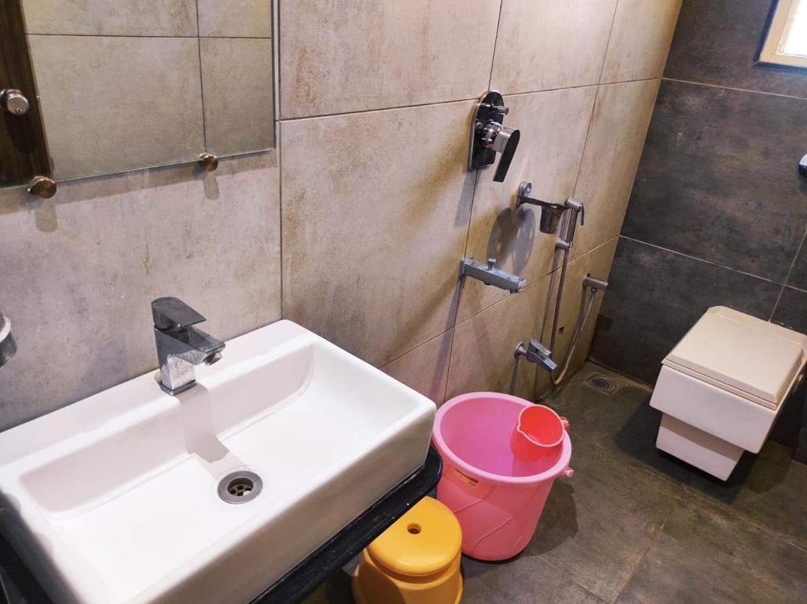 Hotel Manasi Inn Satara Ngoại thất bức ảnh