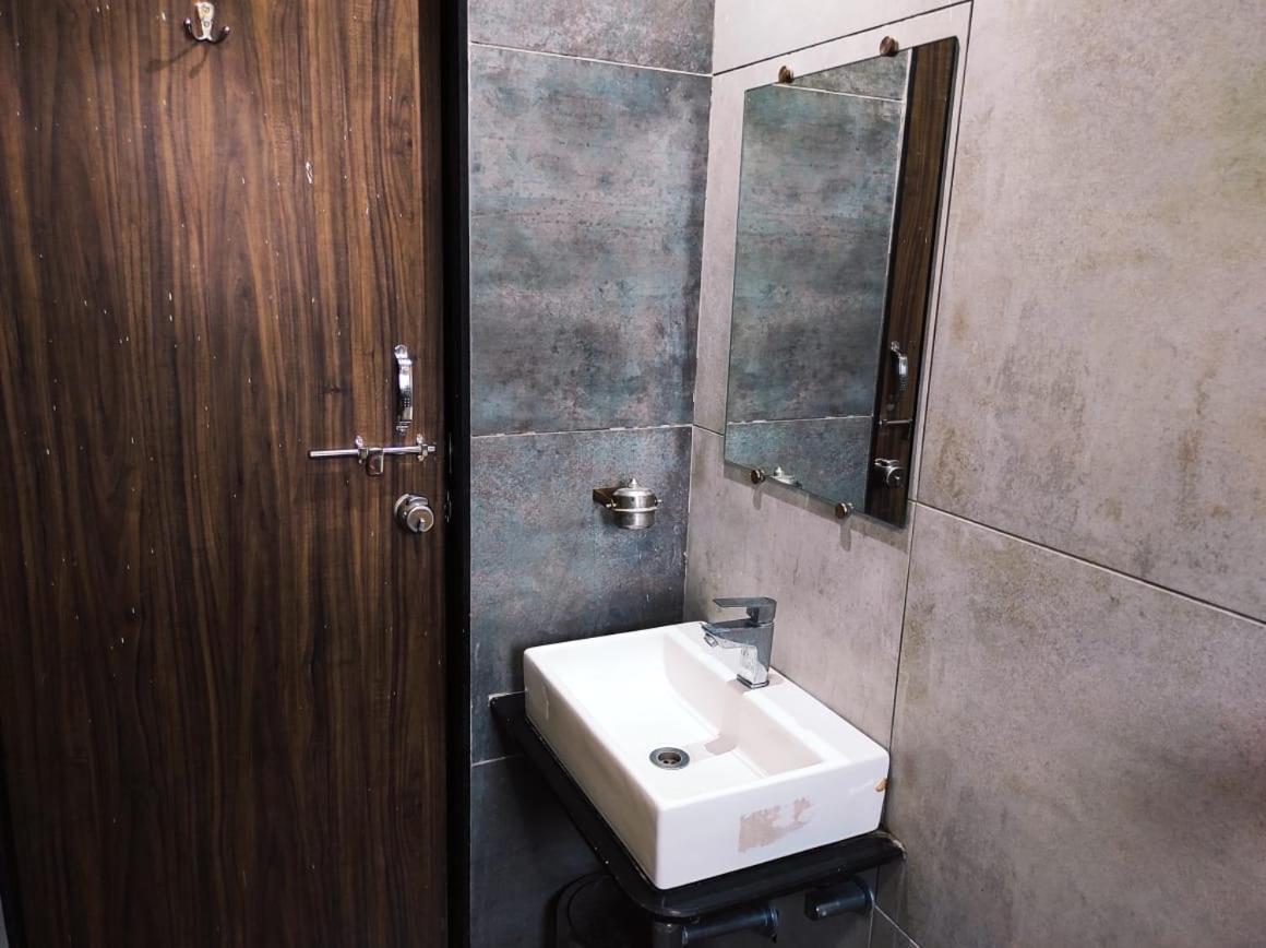 Hotel Manasi Inn Satara Ngoại thất bức ảnh