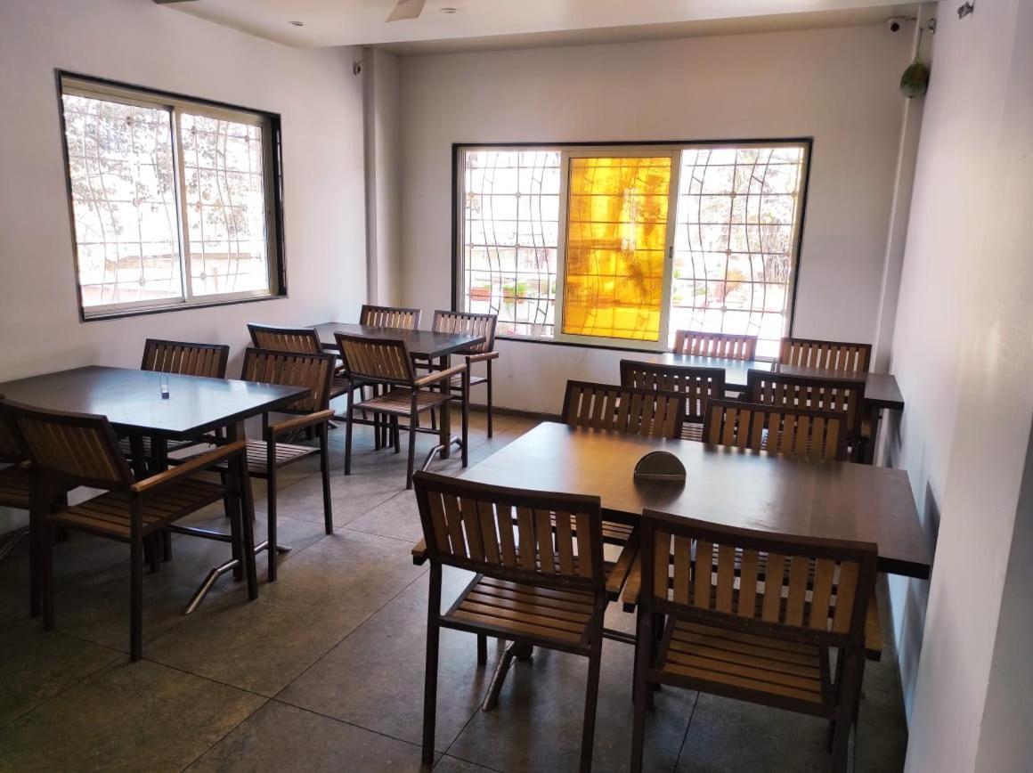Hotel Manasi Inn Satara Ngoại thất bức ảnh