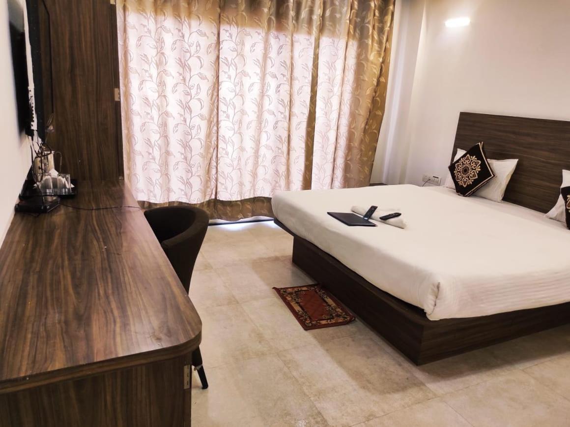 Hotel Manasi Inn Satara Ngoại thất bức ảnh
