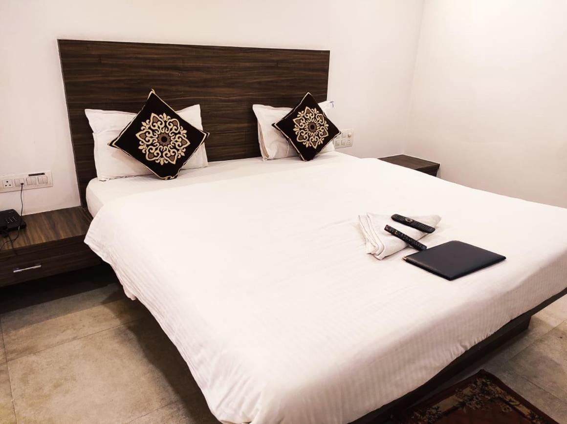 Hotel Manasi Inn Satara Ngoại thất bức ảnh