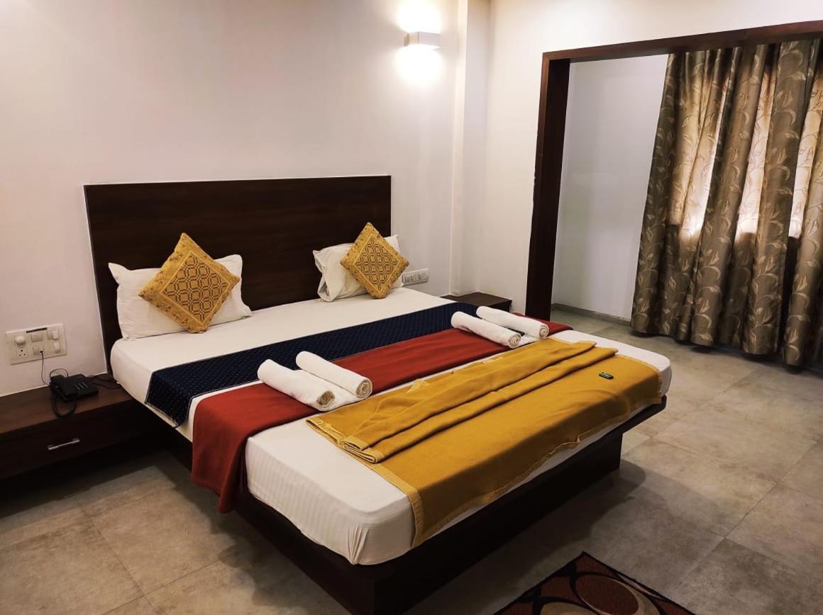 Hotel Manasi Inn Satara Ngoại thất bức ảnh