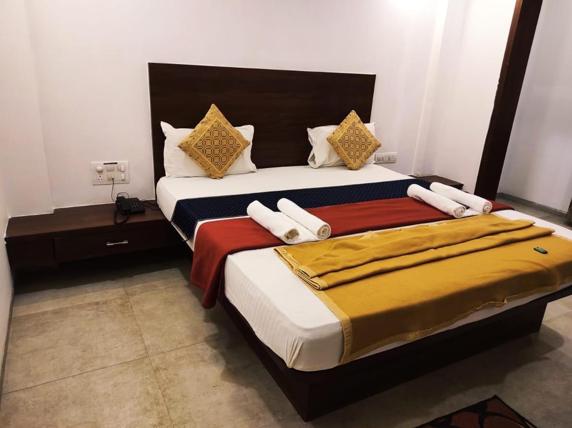 Hotel Manasi Inn Satara Ngoại thất bức ảnh