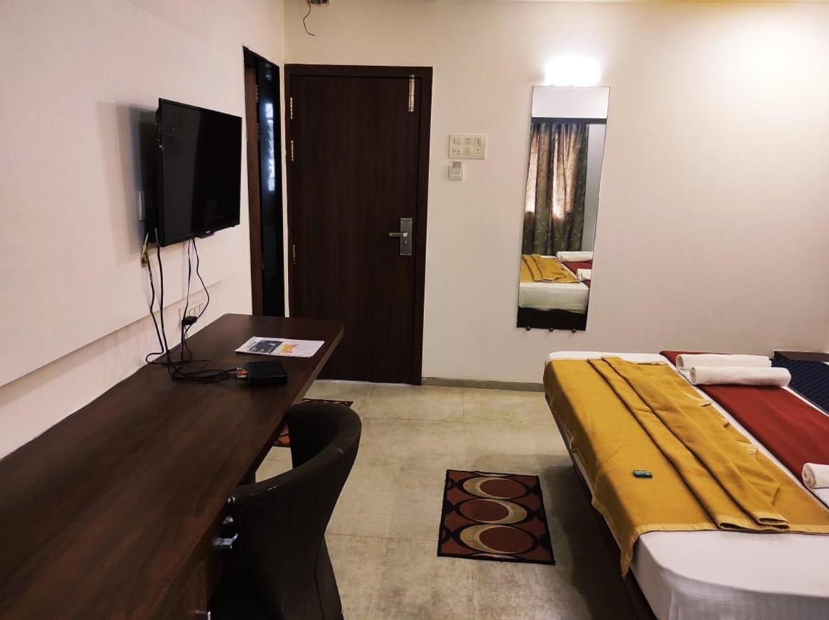 Hotel Manasi Inn Satara Ngoại thất bức ảnh