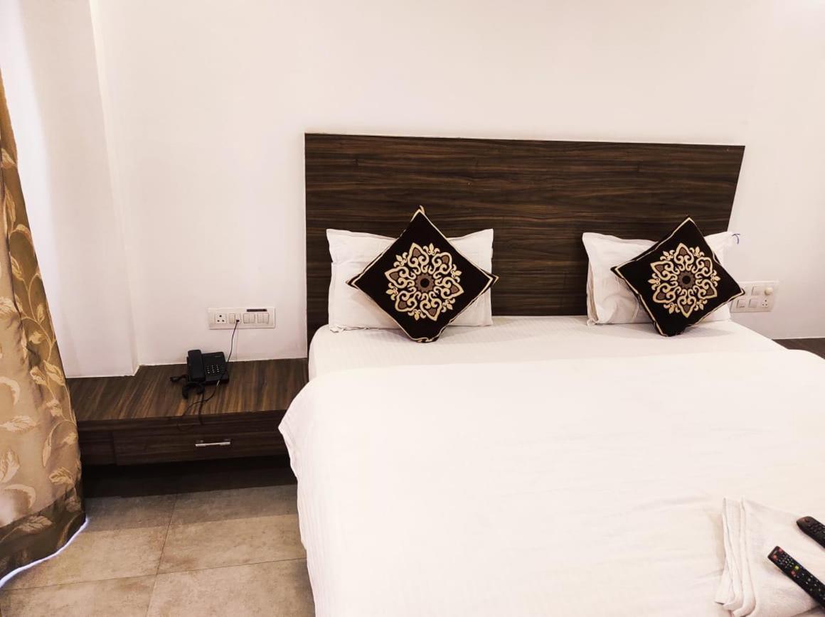 Hotel Manasi Inn Satara Ngoại thất bức ảnh