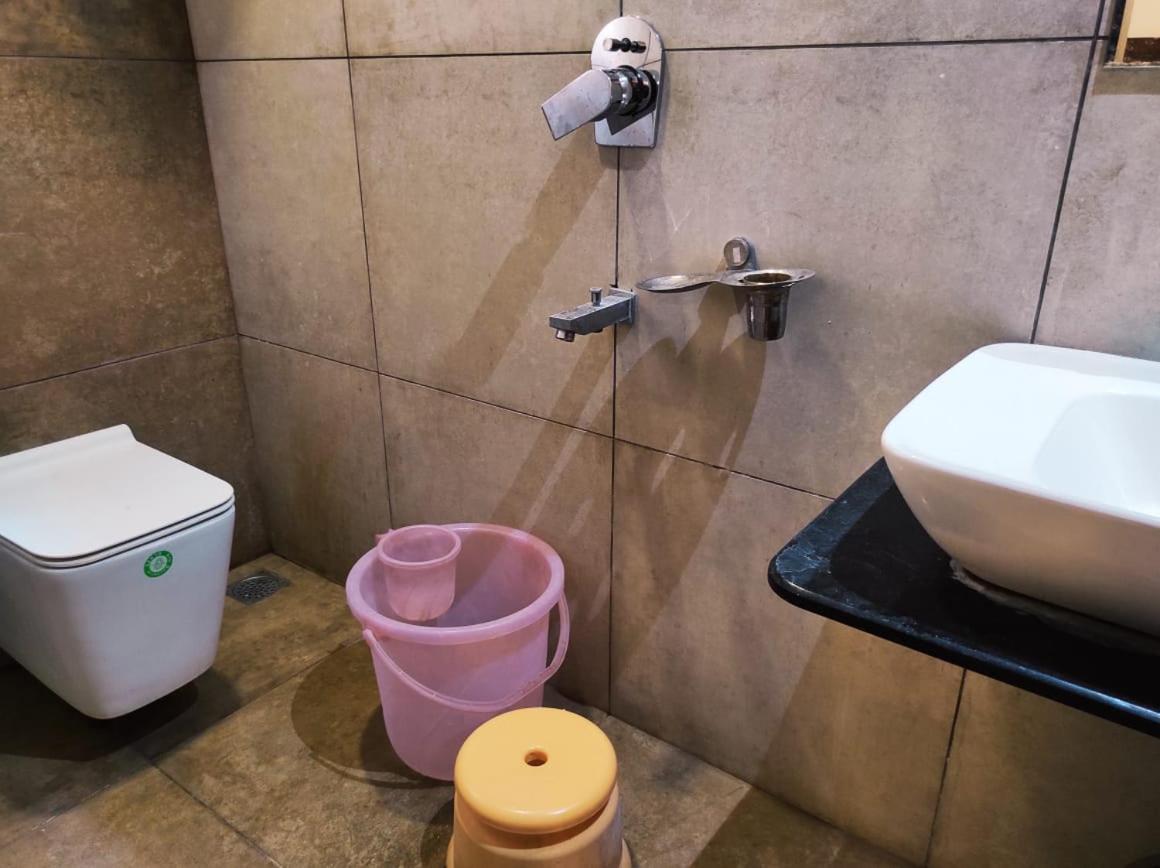 Hotel Manasi Inn Satara Ngoại thất bức ảnh