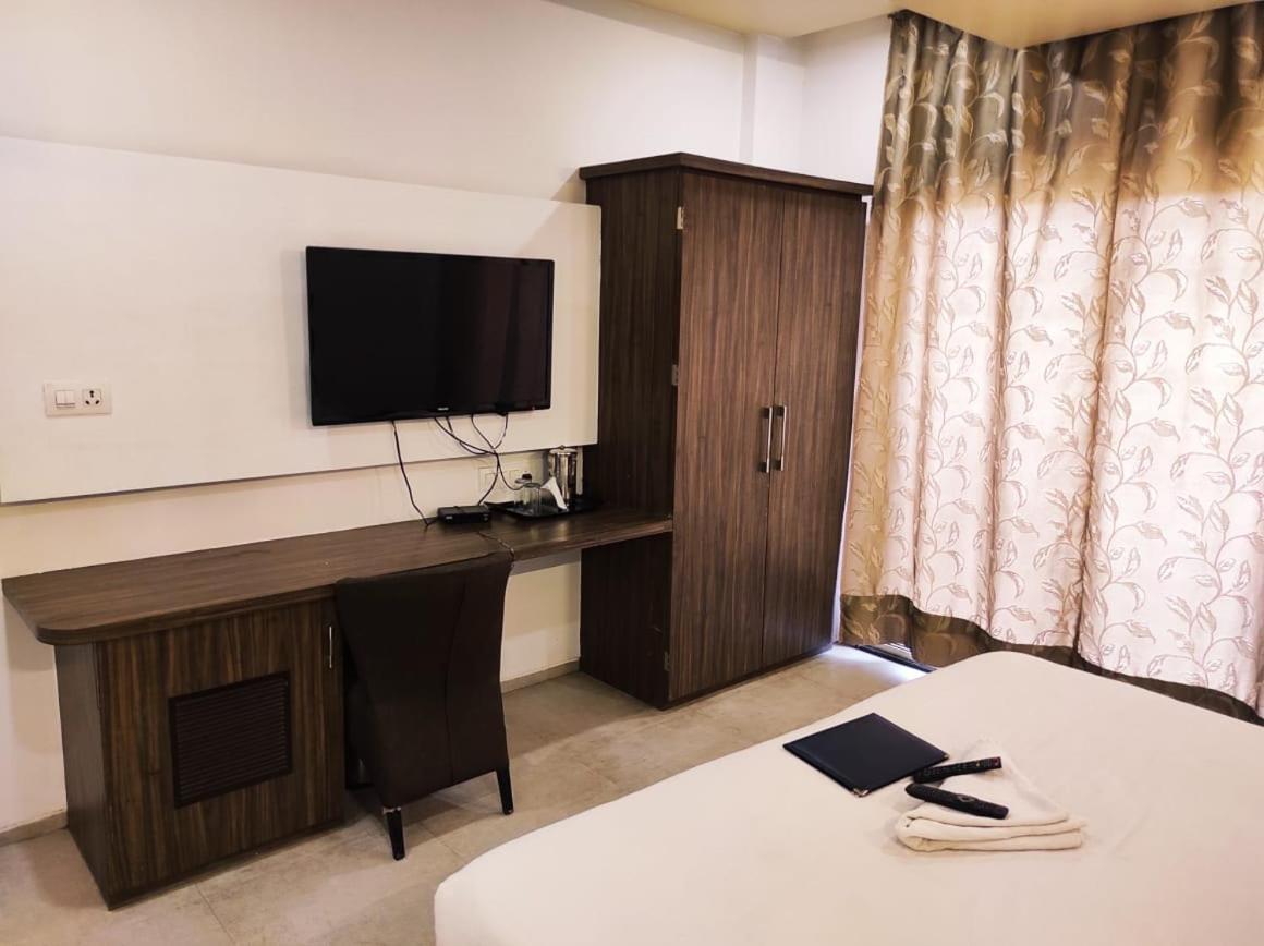 Hotel Manasi Inn Satara Ngoại thất bức ảnh