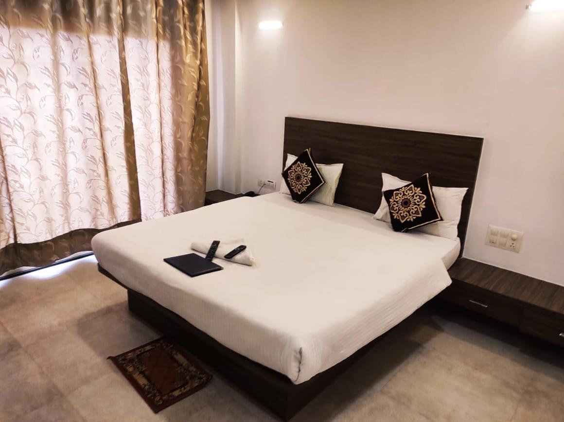 Hotel Manasi Inn Satara Ngoại thất bức ảnh