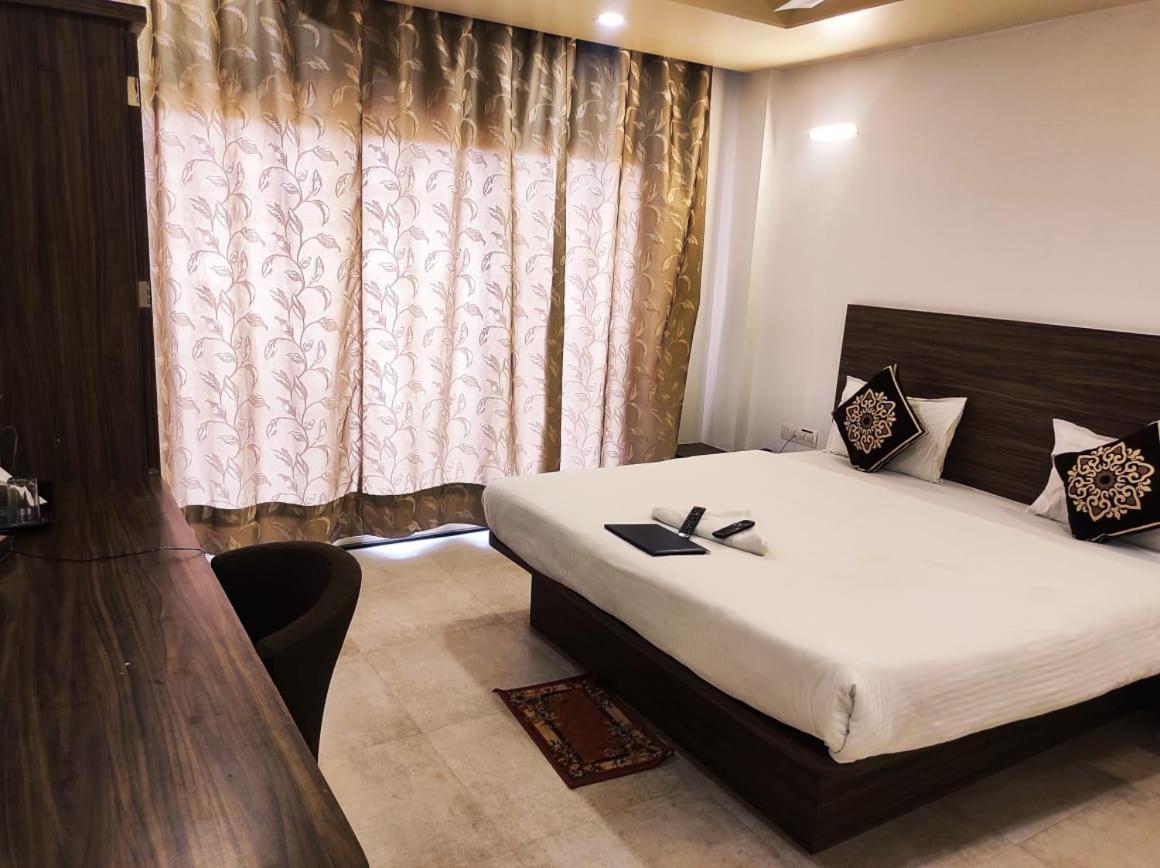 Hotel Manasi Inn Satara Ngoại thất bức ảnh