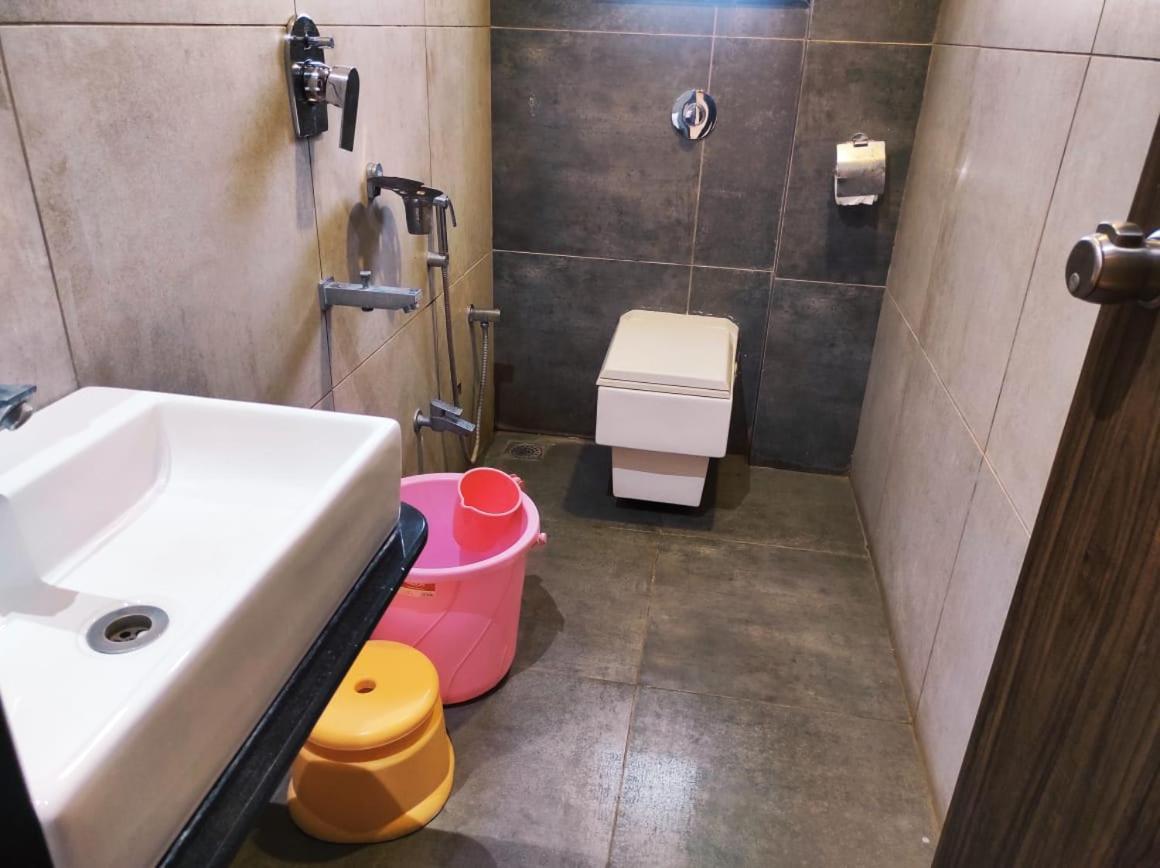 Hotel Manasi Inn Satara Ngoại thất bức ảnh